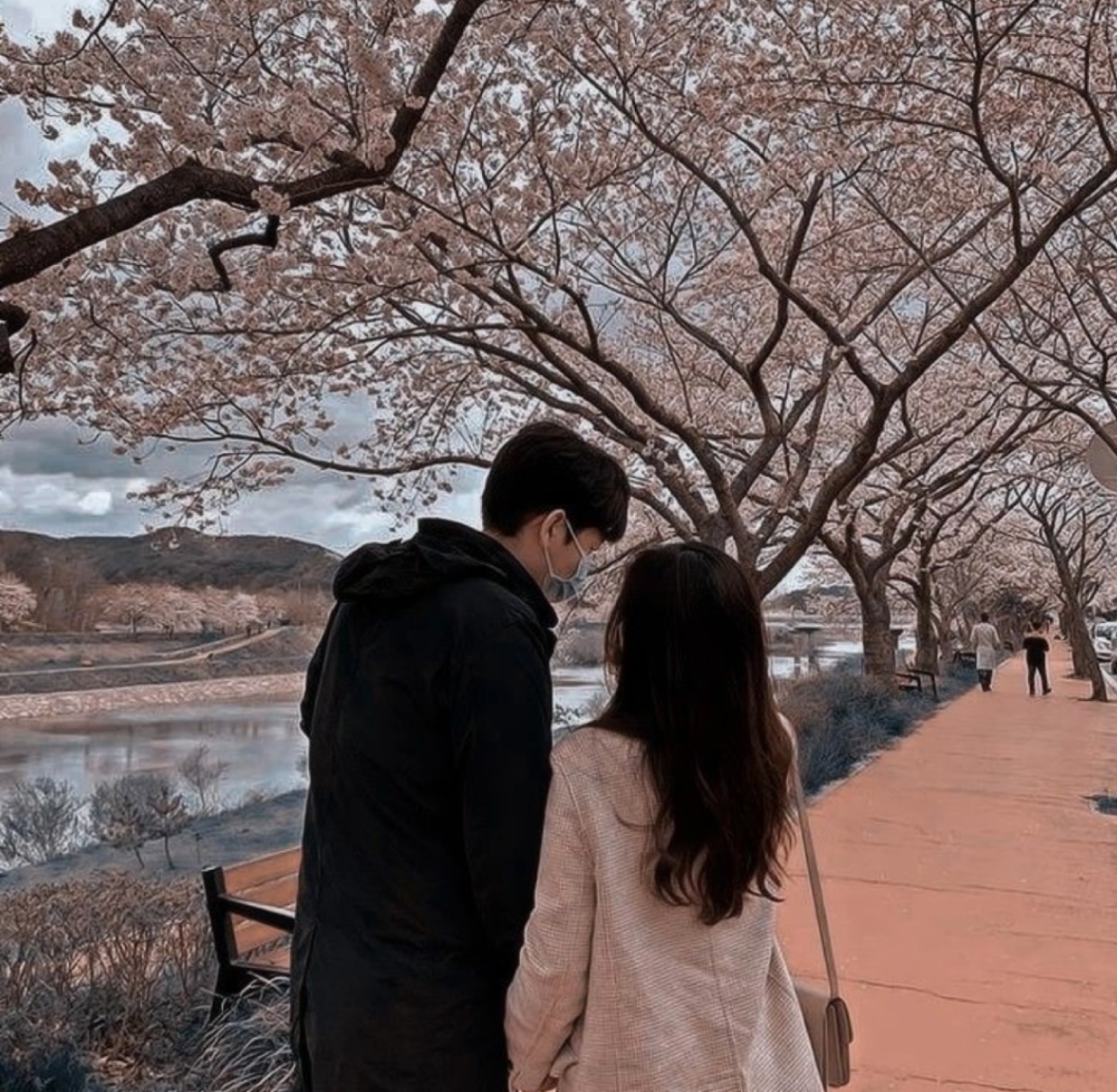 Sau Lớp Mặt Nạ Tình Yêu