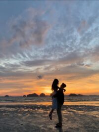Ảnh bìa của Tình Yêu Mong Manh Hơn Cỏ Dại
