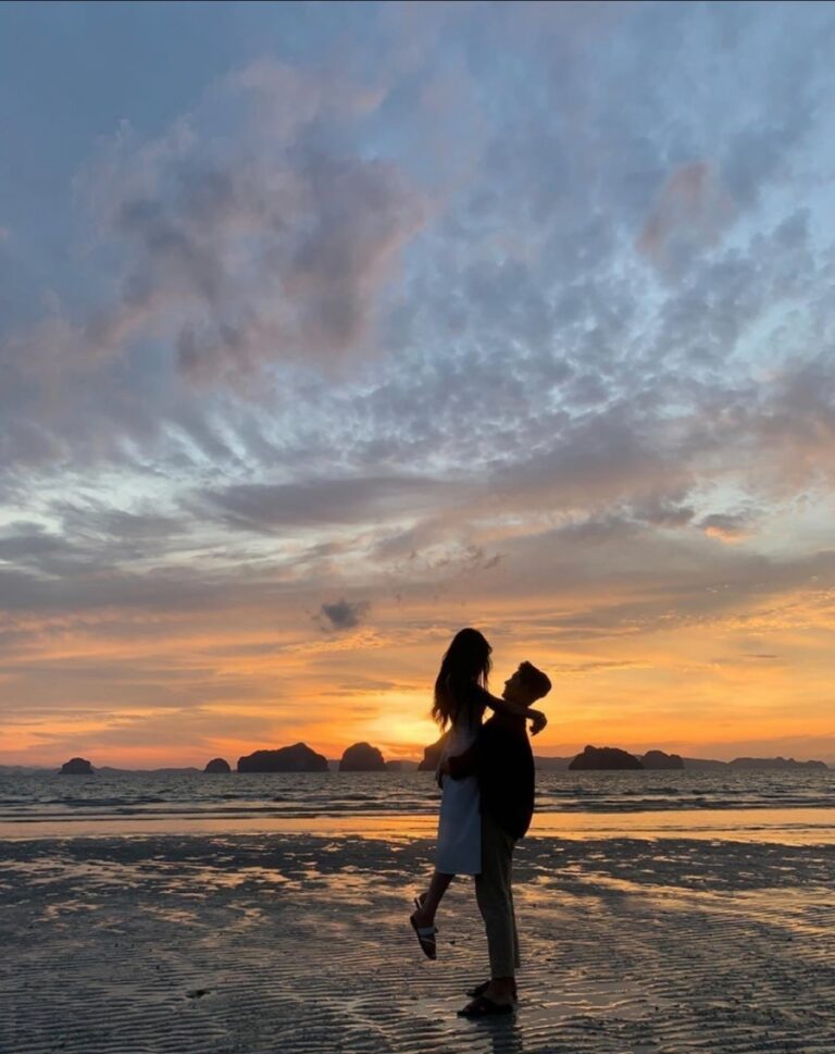 Tình Yêu Mong Manh Hơn Cỏ Dại