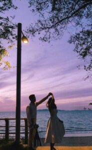 Nữ Hàng Xóm Là Tình Đầu Của Chồng Tôi