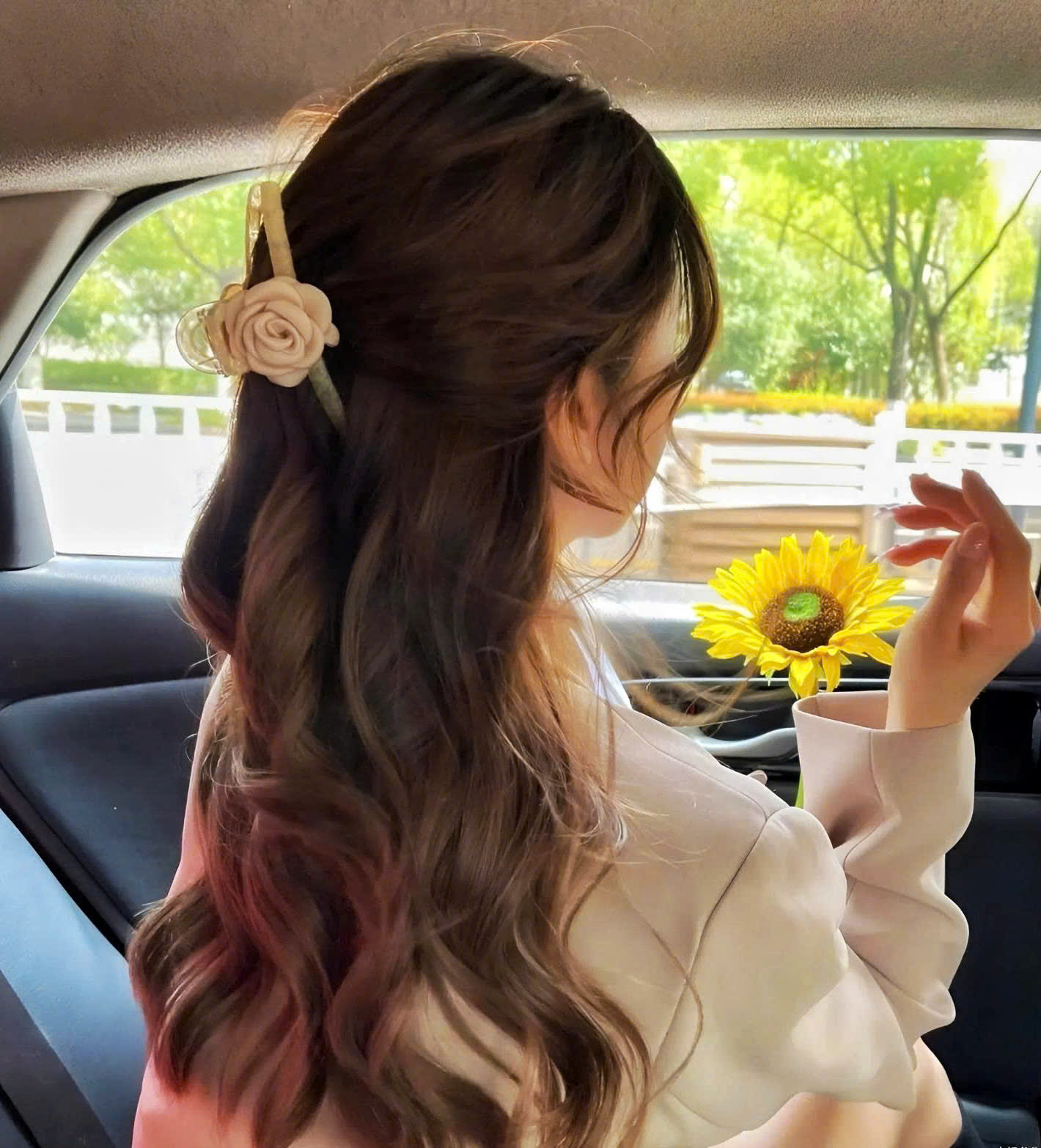 Dưới Mắt Người Xem
