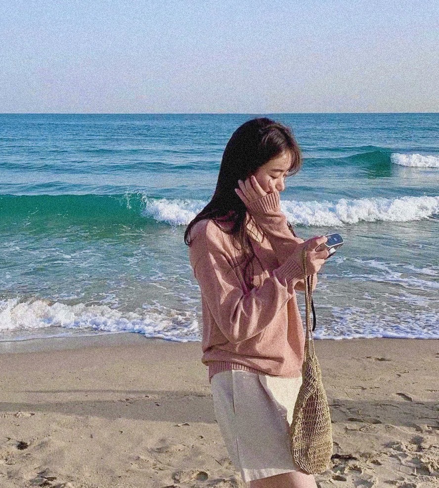 Anh Ấy Chưa Từng Nhìn Tôi