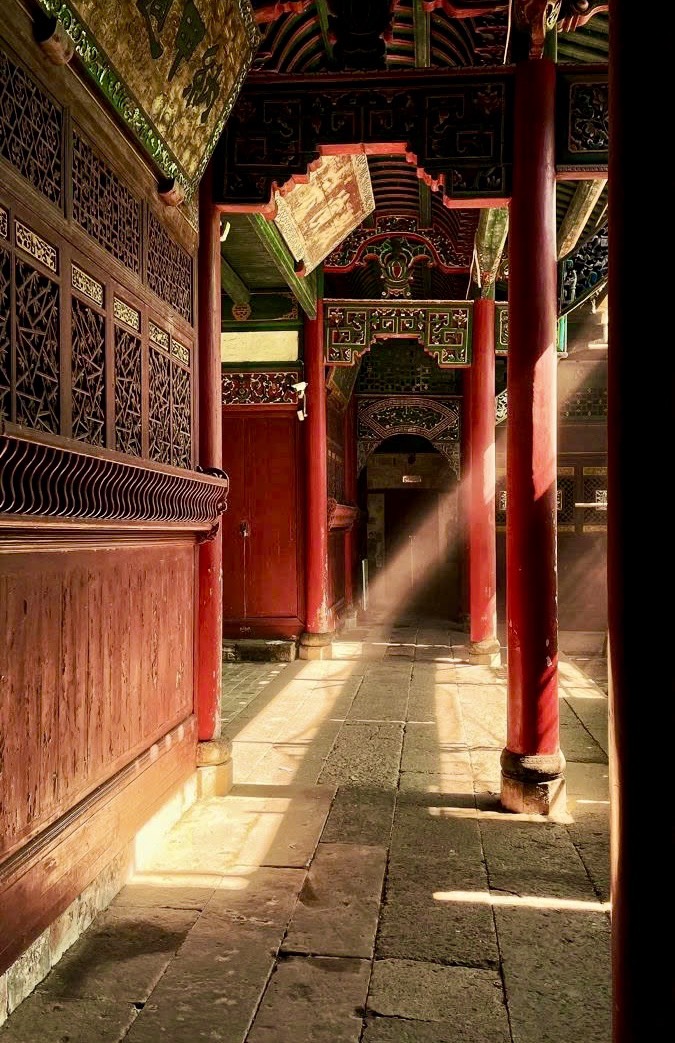 Quan Phục Và Gấm Hoa