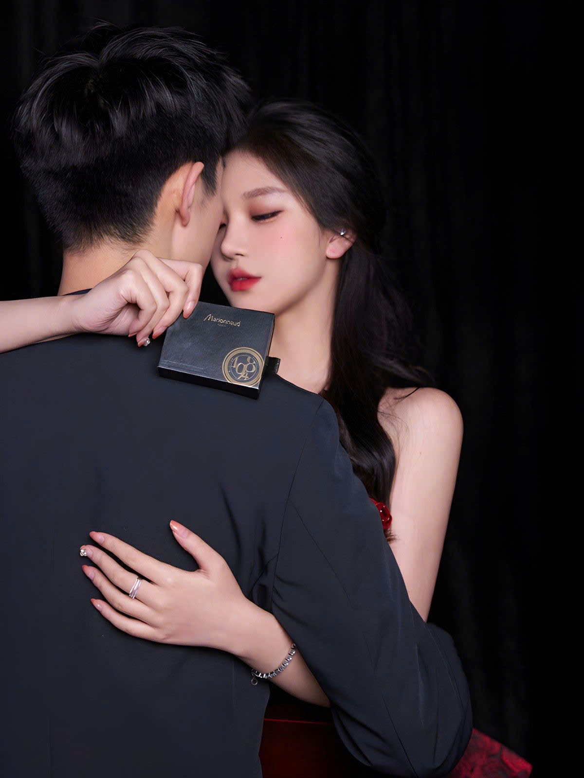 Chim Hoàng Yến Bạo Loạn