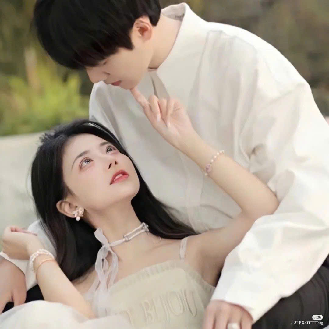 Bạch Nguyệt Quang Trở Về Nhưng Tôi Vẫn Ở Đây