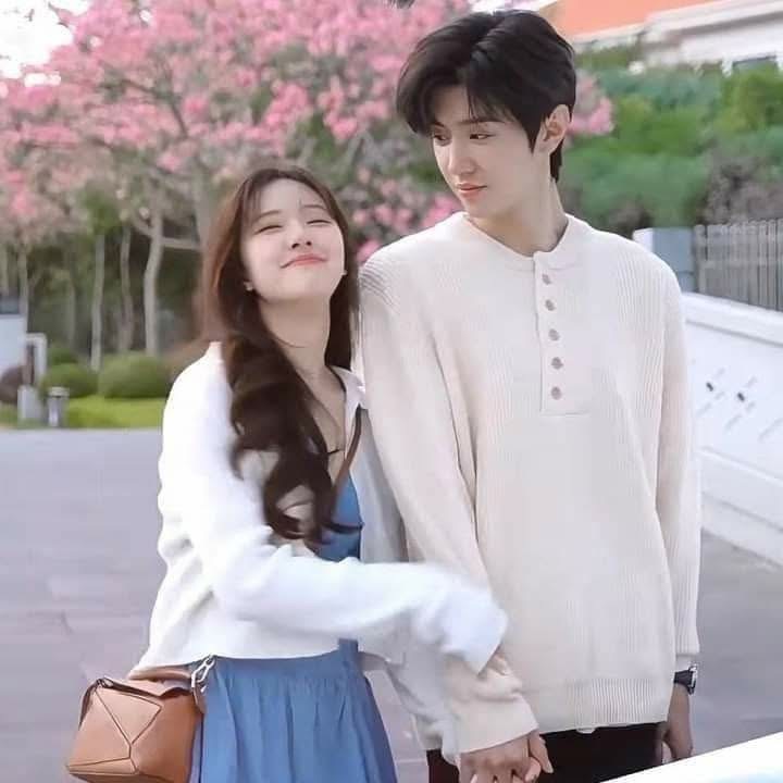 Mỹ Nữ Uống Nước