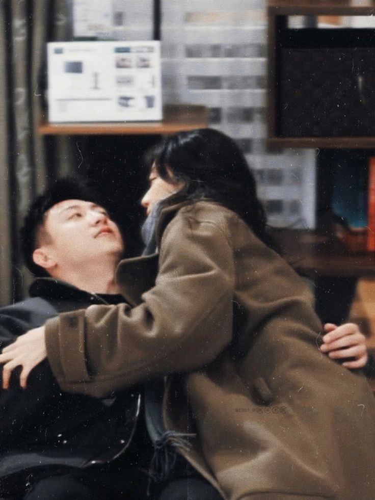 Lén Lút Yêu Đương Với Kẻ Thù Của Anh Trai