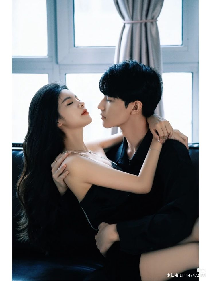 Lén Lút Yêu Đương Với Anh Trai Của Bạn Thân