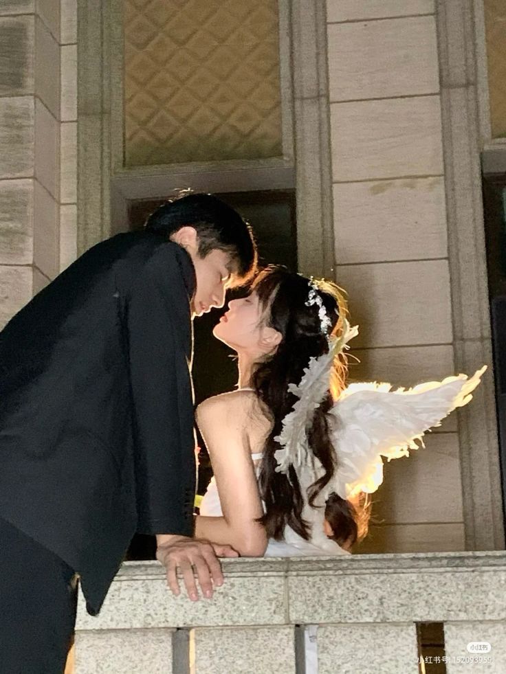 Anh Em Song Sinh Họ Điên Đảo Vì Tôi