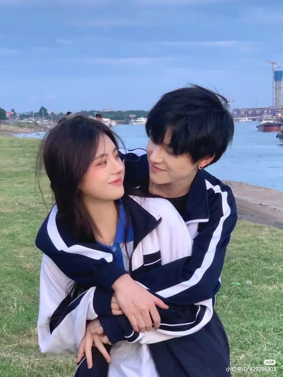 Yêu Đương Lén Lút Với Nam Thần