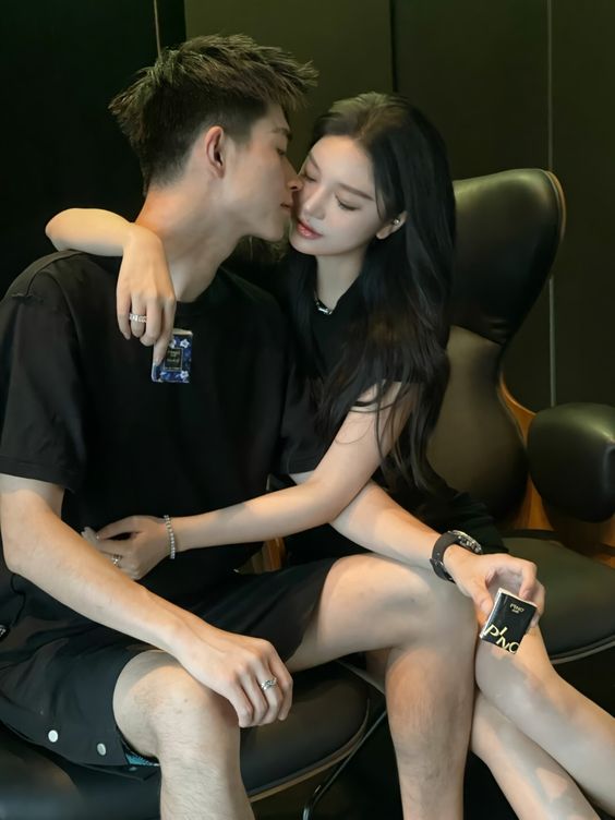 Tôi Bao Nuôi Anh Tài Xế Nghèo Kiết Xác