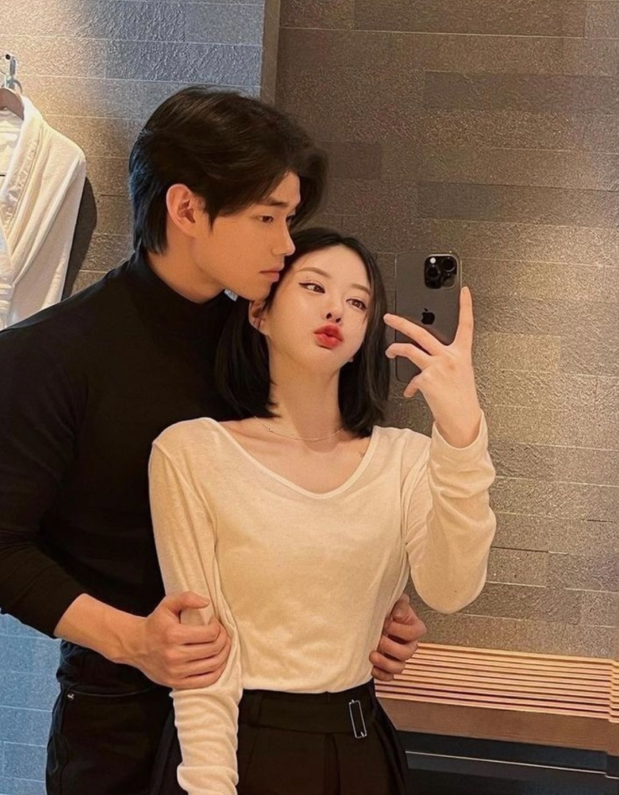 Tình Yêu Của Em Trai Kế
