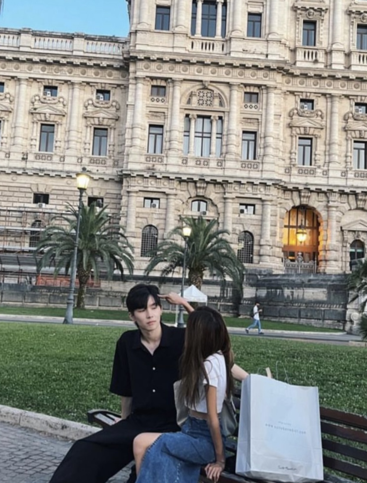 Tình Yêu Giữa Chúng Tôi Là Thật