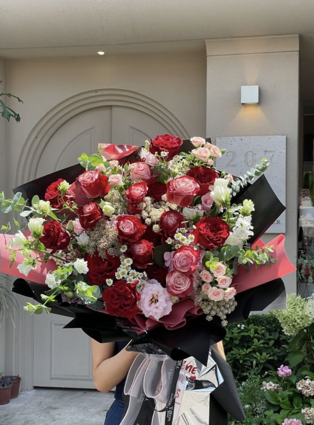 Hợp Đồng Hết, Tình Yêu Còn