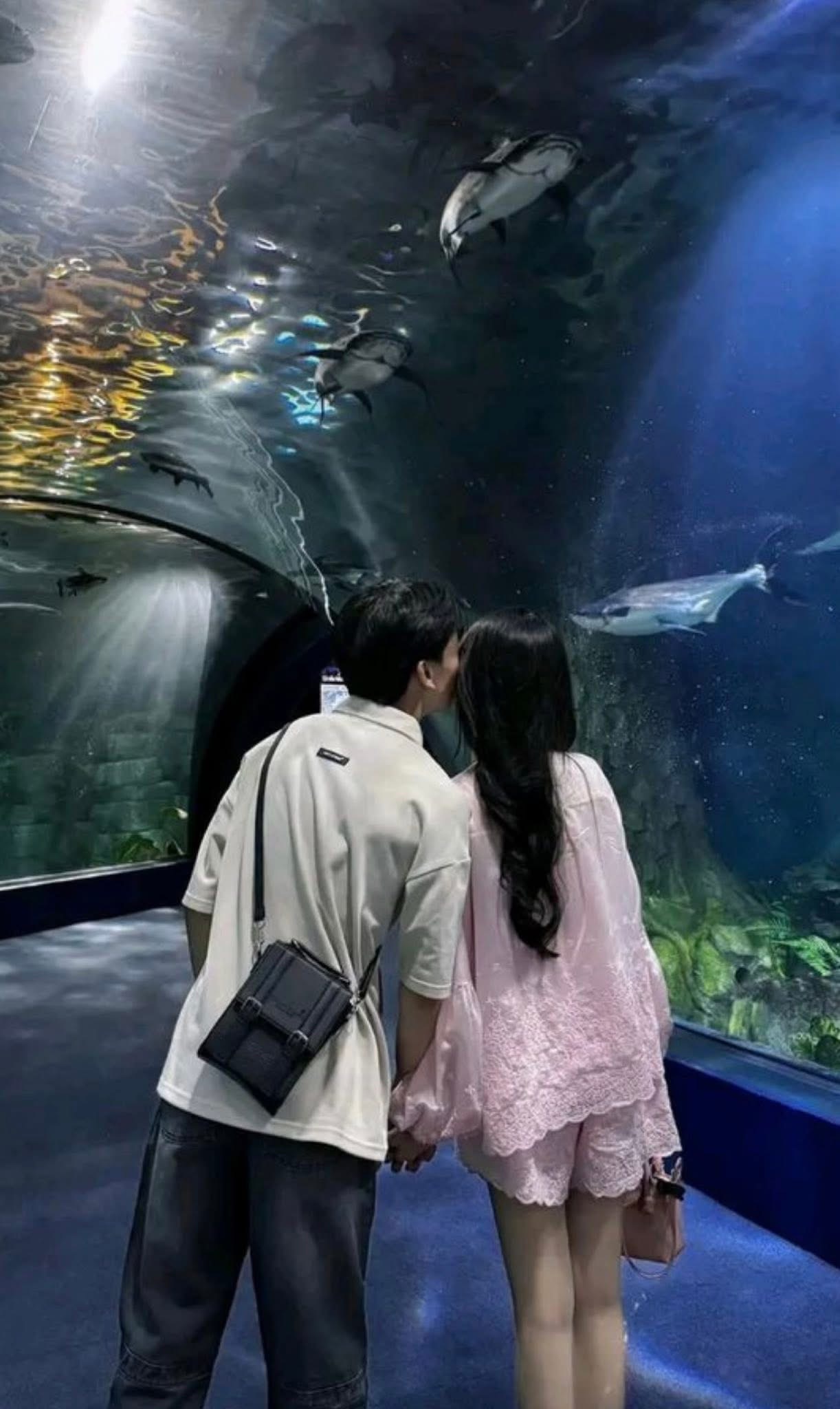 Chồng Trả Lương Cao Cho Thư Ký