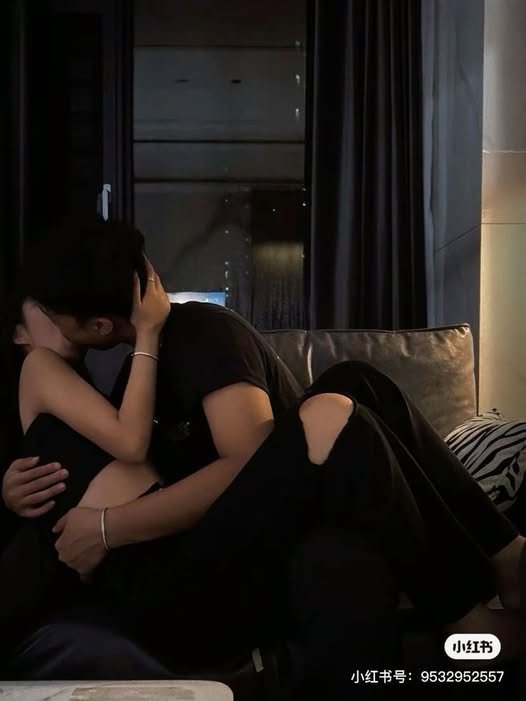 Ba Tháng Hẹn Ôm