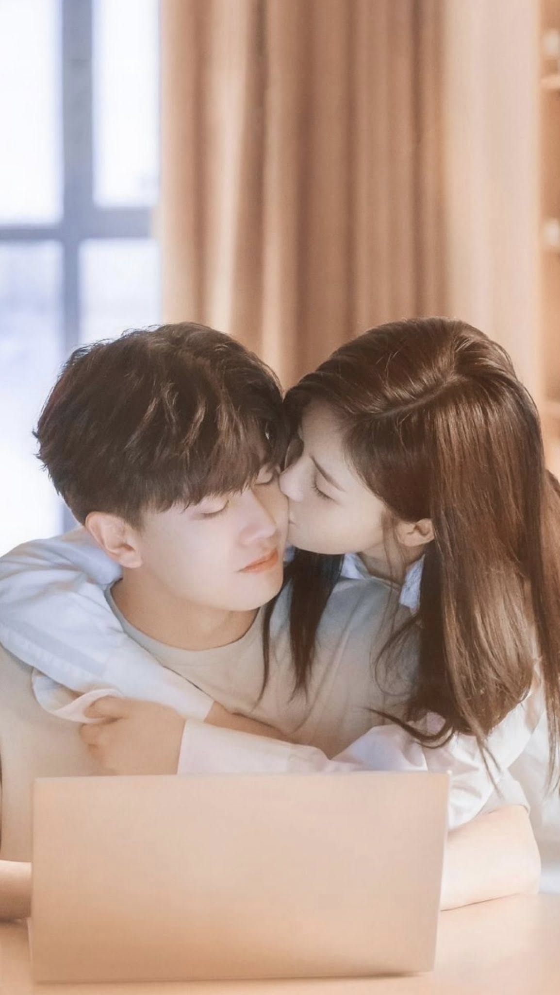 Gửi Nhầm Tin Nhắn Cho Bạn Trai Cũ Làm Cảnh Sát