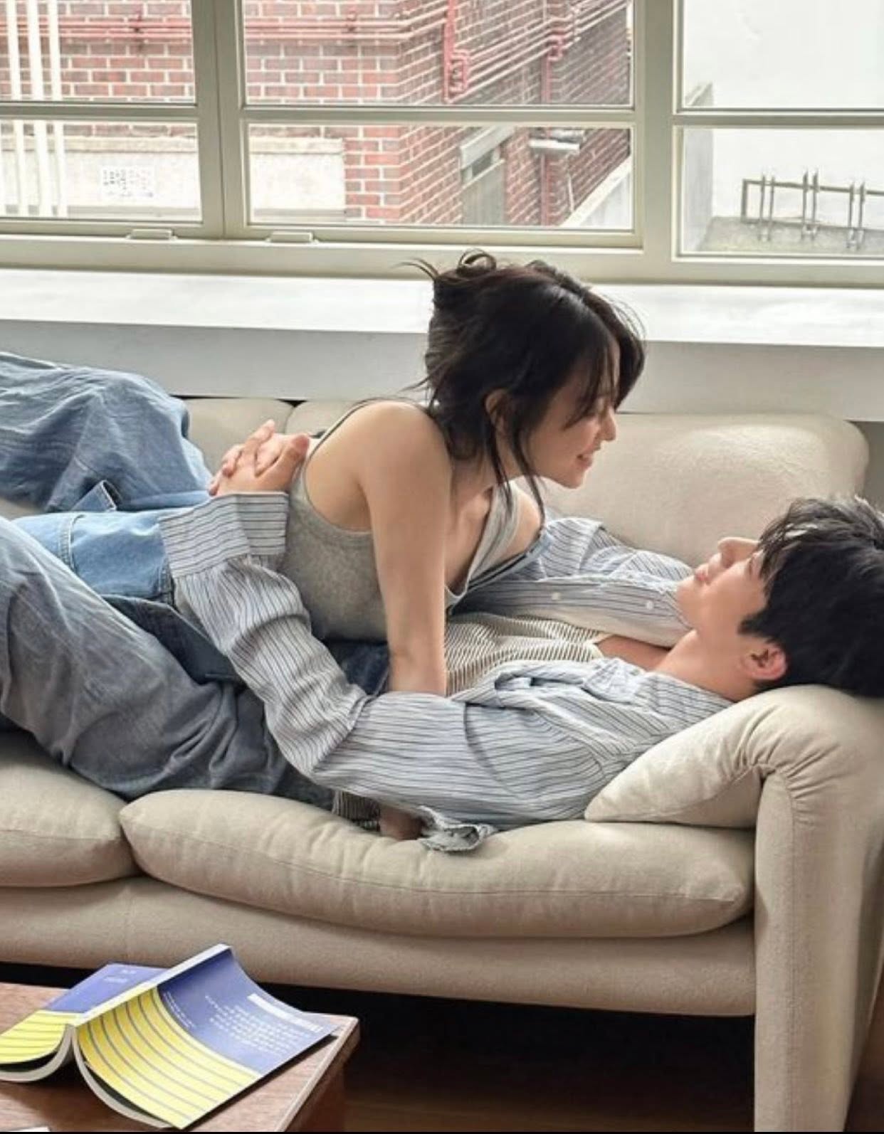 Bạn Trai Của Anh Trai Hóa Ra Là Người Yêu Cũ Tôi Từng Bao Nuôi
